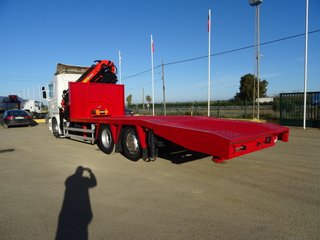 Scania G 440-CAMIONES PORTAMAQUINARIAS