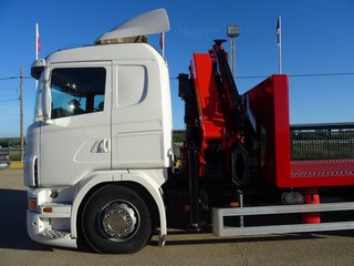 Scania G 440-CAMIONES PORTAMAQUINARIAS