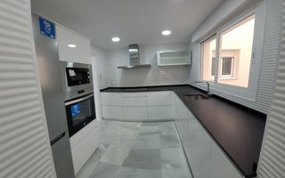 Piso en alquiler en Playa de la Fontanilla en Marbella