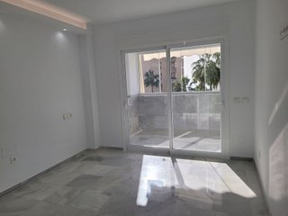 Piso en alquiler en Playa de la Fontanilla en Marbella