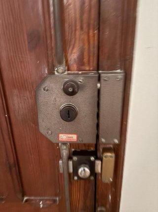 Puerta de madera maciza mobila