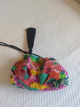 Bolso pequeño de fiesta con abalorios
