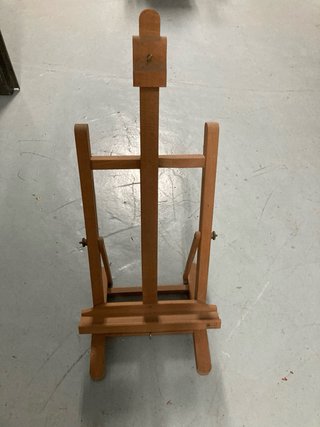 Caballete de sobremesa para pintura