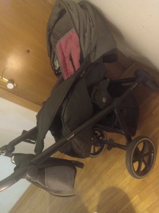 Cochecito de bebé negro marca kunert