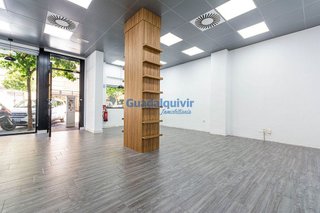 Local comercial en alquiler en La Buhaira en Sevilla