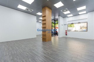 Local comercial en alquiler en La Buhaira en Sevilla