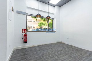 Local comercial en alquiler en La Buhaira en Sevilla