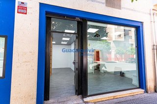 Local comercial en alquiler en La Buhaira en Sevilla