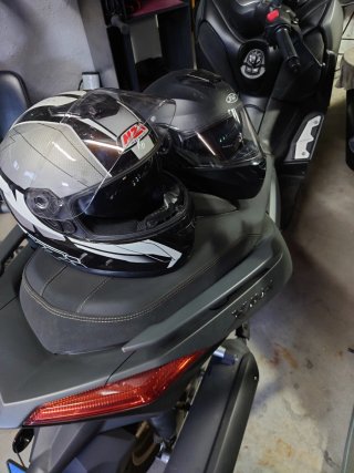 Casco de moto y chaqueta moto