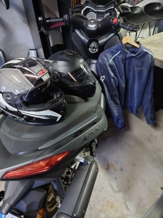 Casco de moto y chaqueta moto