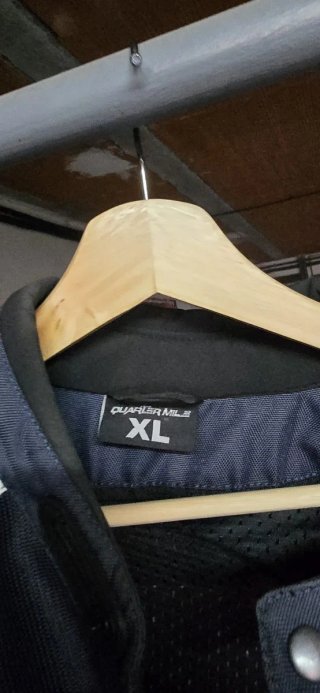 Casco de moto y chaqueta moto
