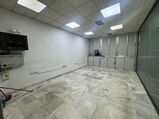 Local comercial en venta en El Juncal - Av. de la Paz en Sevilla