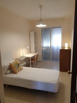 Piso en alquiler en Tres Huertas - El Torrejón - El Cerezo en Sevilla