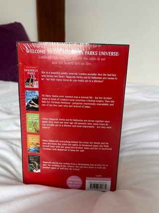 Saga Magnolia Parks en inglés nueva