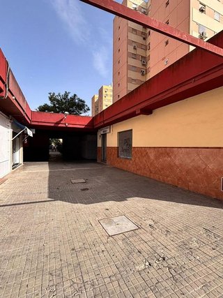 Local comercial en alquiler en Pino Montano - Consolación - Las Almenas en Sevilla