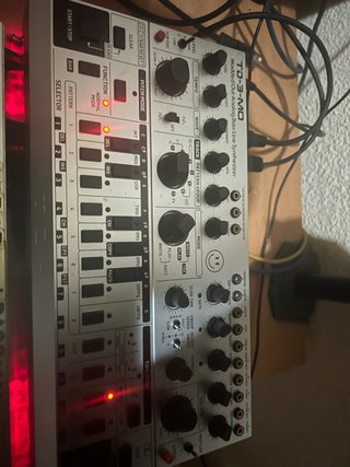 Behringer TD-3-MO Sintetizador Analógico