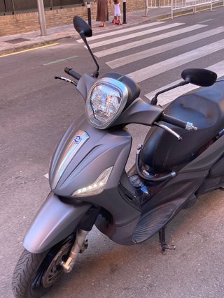 Piaggio Beverly 300 gris - Muy cuidada