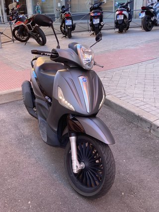 Piaggio Beverly 300 gris - Muy cuidada