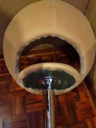 Silla tocador beige y plateada