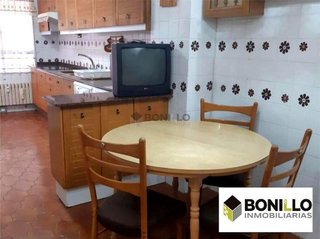 Piso en alquiler en Ensanche en Teruel