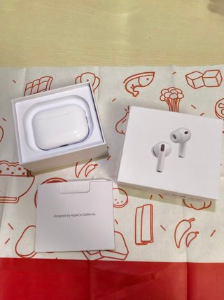 AirPods Pro 3 con scatola completa
