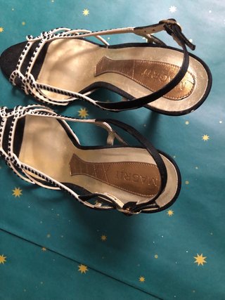 Zapatos de fiesta Magrit negros y dorados
