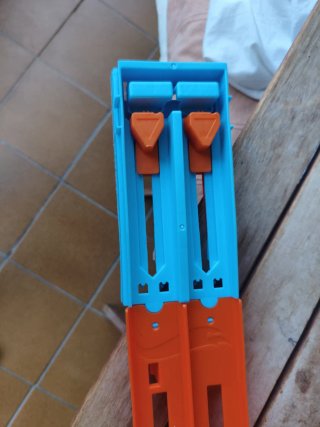 Pista Hot Wheels Sacacorchos con choque.