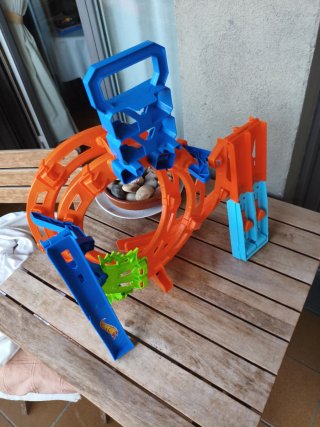 Pista Hot Wheels Sacacorchos con choque.