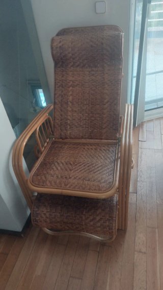 Tumbona de ratán y madera