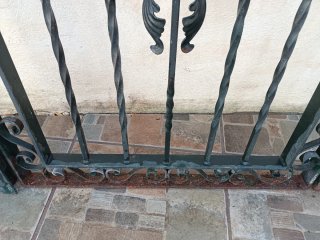 Reja doble hoja hierro macizo acceso piscina/casa