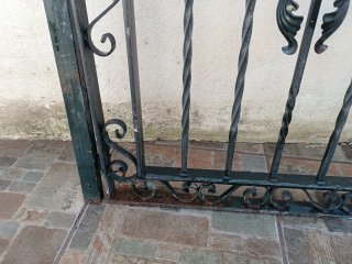 Reja doble hoja hierro macizo acceso piscina/casa