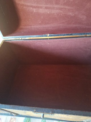 Baúl de madera y bambú decorativo