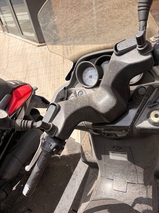 Maxi Scooter Kymco Blanca y Negra