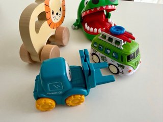 Lote Juguetes Infantiles: León, Coches y Cocodrilo
