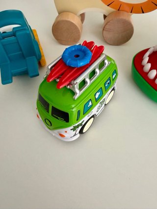 Lote Juguetes Infantiles: León, Coches y Cocodrilo