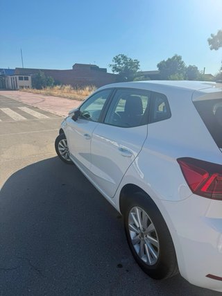 SEAT Ibiza 2023- sin golpes- itv 2027