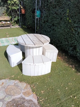 Tavolo da giardino con sedute