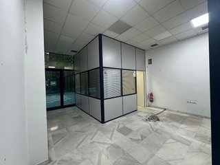 Local comercial en venta en El Juncal - Av. de la Paz en Sevilla