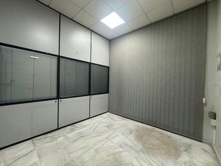Local comercial en venta en El Juncal - Av. de la Paz en Sevilla