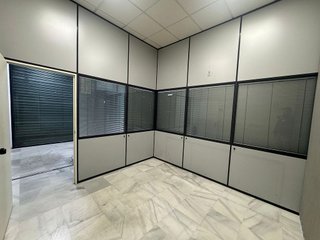 Local comercial en venta en El Juncal - Av. de la Paz en Sevilla
