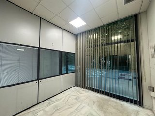 Local comercial en venta en El Juncal - Av. de la Paz en Sevilla