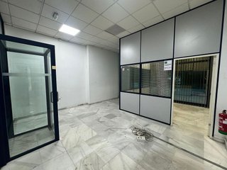 Local comercial en venta en El Juncal - Av. de la Paz en Sevilla