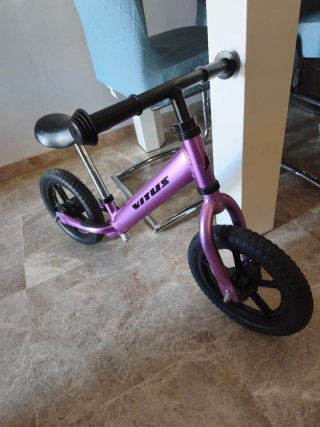 Bici sin pedales infantil morada