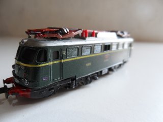 LOCOMOTORA RENFE 274- 7408 BAÑERA MINITRIX ESCALA