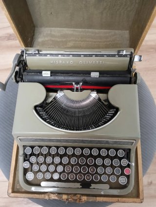 Máquina de escribir Hispano Olivetti Studio 42