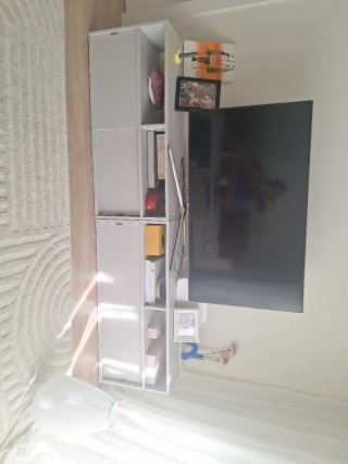 Mueble TV gris y blanco