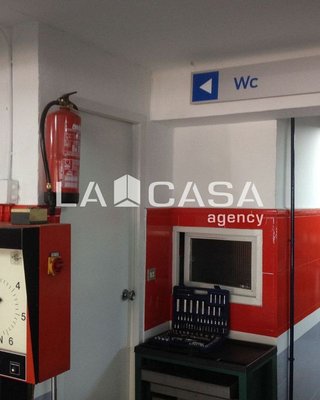 Local comercial en venta en Tres Huertas - El Torrejón - El Cerezo en Sevilla