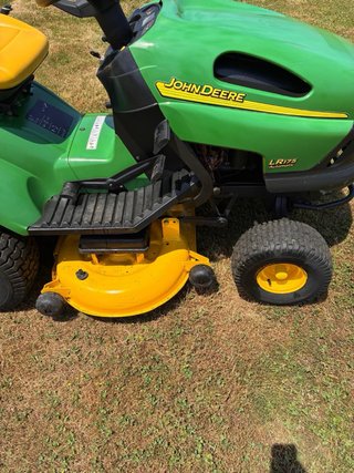 Tractor cortacésped John Deere LR175