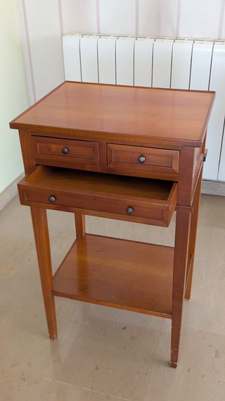 Mesita auxiliar madera con cajones