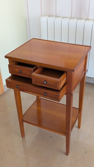 Mesita auxiliar madera con cajones